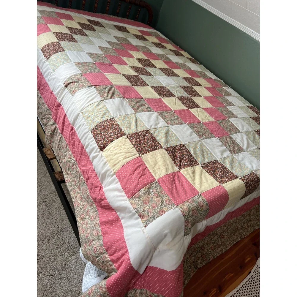 Hand Tied Patchwork Quilt: Soft, Easy Patch Design
